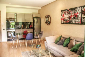 Bright Luxurious Apartment with Garden